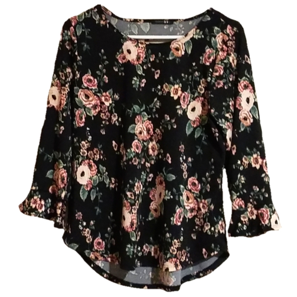 NWOT Papermoon black floral 3/4 sleeve top shirt